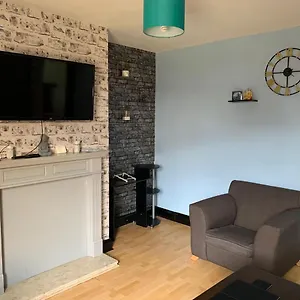 Ovington Grove 1 Free Parking Fully Equipped Kitchen 3 Bedrooms Netflix Apartment Newcastle upon Tyne