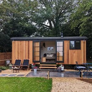 Luxury Shepherd's Hut In Private Orchard W/hot-tub Holiday home Bristol