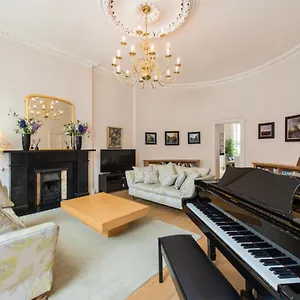 Luxurious Centre Self Catering Apartment Edinburgh