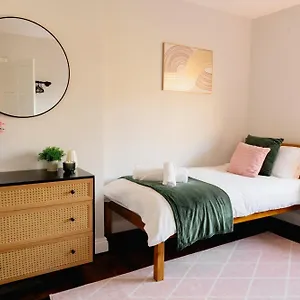 Holiday home Bowling Terrace By Above Rubies - Stylish, 3 Bedroom, Pet Friendly House In, Skipton